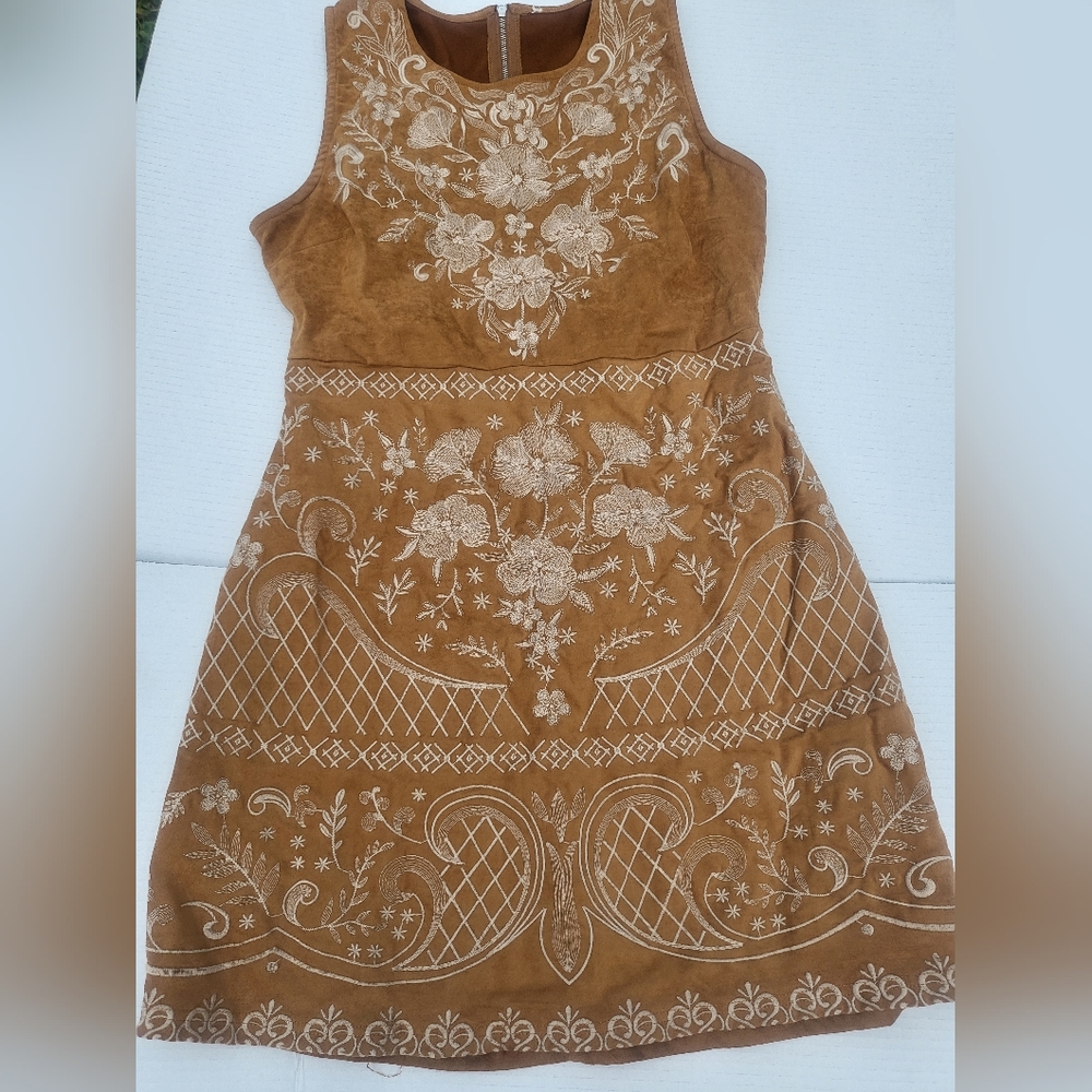 Unknown Brand Size Medium Tan Dress